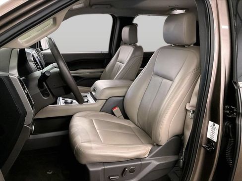 Used 2019 Ford Expedition XLT w/ Equipment Group 202A AWD/4WD image 25