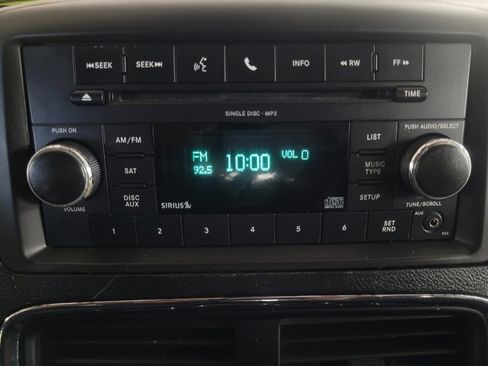 Used 2016 Dodge Grand Caravan SE image 25