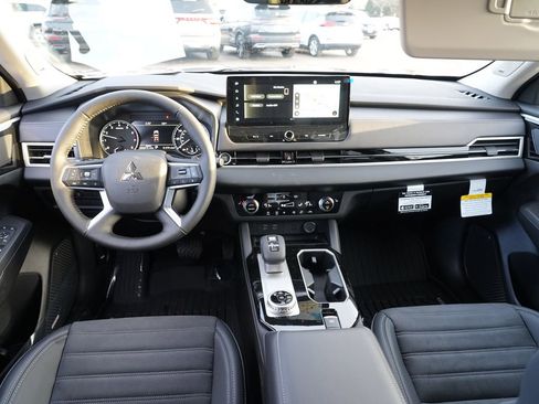 New 2026 Mitsubishi Outlander SE image 24