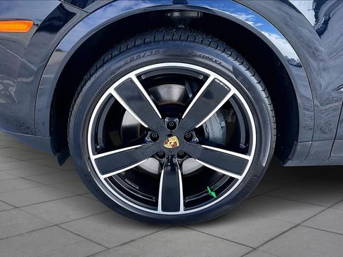 Used 2022 Porsche Cayenne S image 10