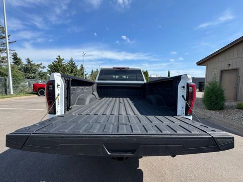 Used 2025 GMC Sierra 2500 AT4X w/ AT4X AEV Edition AWD/4WD image 11