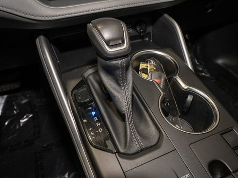 Used 2023 Toyota Highlander LE image 17