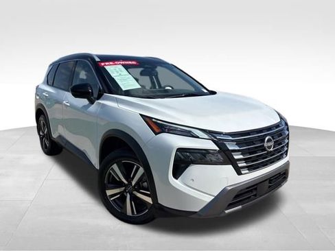 Used 2024 Nissan Rogue SL w/ SL Premium Package AWD/4WD image 3
