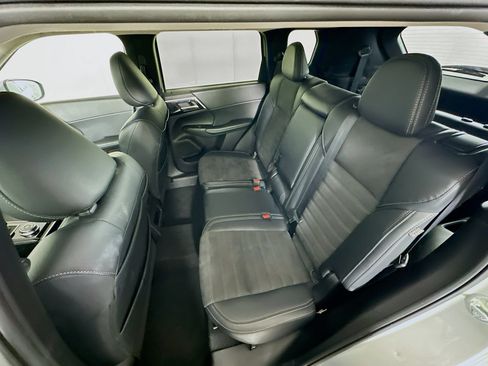 Used 2024 Mitsubishi Outlander SE AWD/4WD image 27