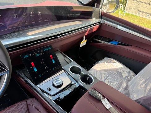 New 2026 Cadillac Escalade ESV Luxury w/ Touring Package image 31