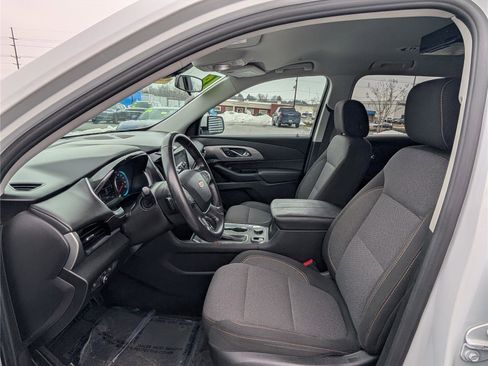 Used 2018 Chevrolet Traverse LT image 16