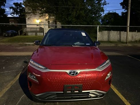 Used 2021 Hyundai Kona SEL FWD image 2