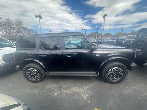 Used 2025 Ford Bronco Outer Banks AWD/4WD image 3