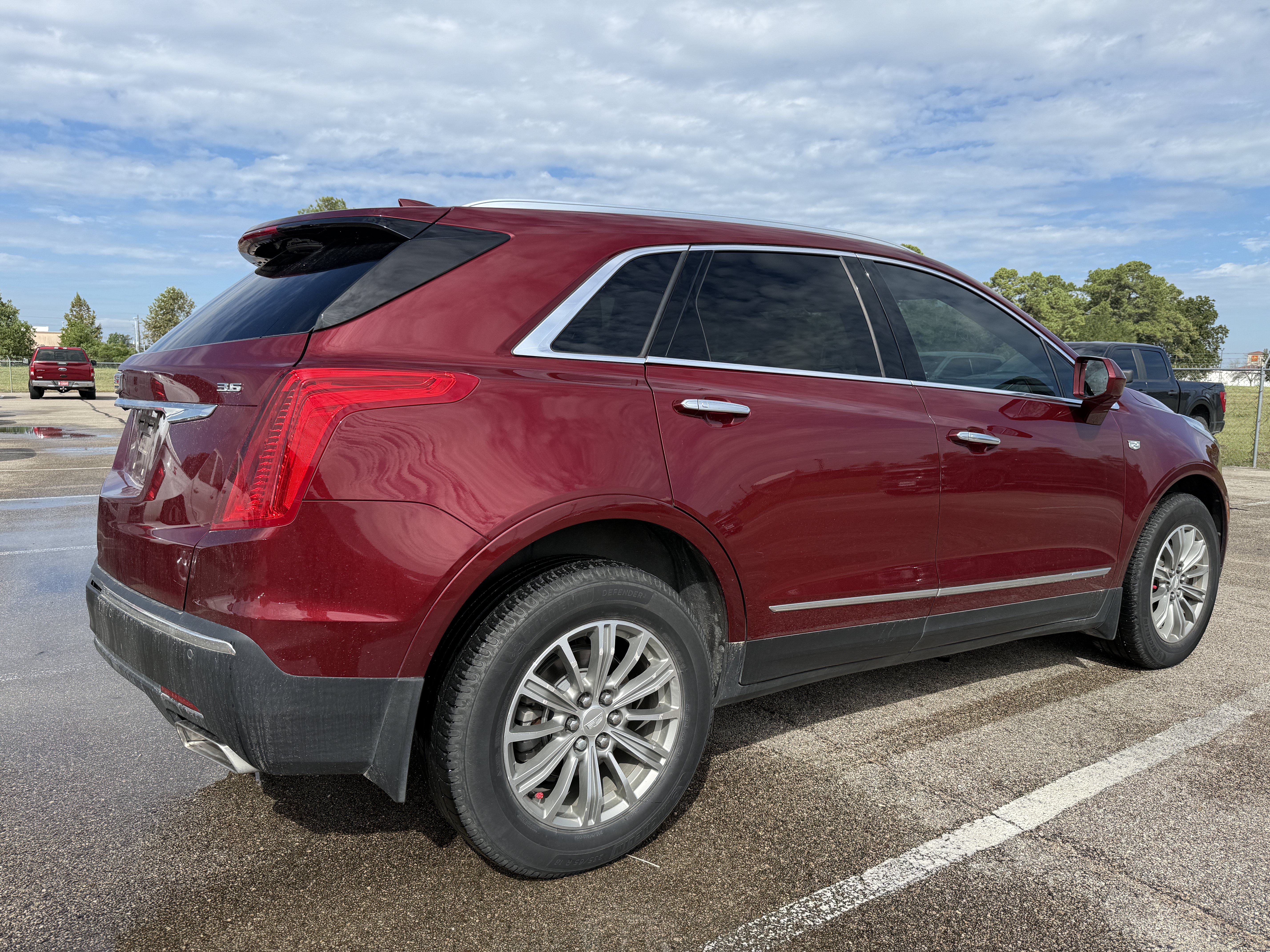 Used 2018 Cadillac XT5 Luxury w/ Driver Awareness Package FWD image 2
