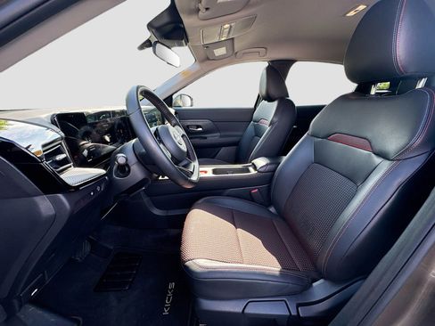 Used 2025 Nissan Kicks SR FWD image 20