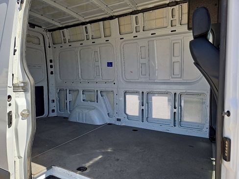 Used 2025 Mercedes-Benz Sprinter 2500 image 16