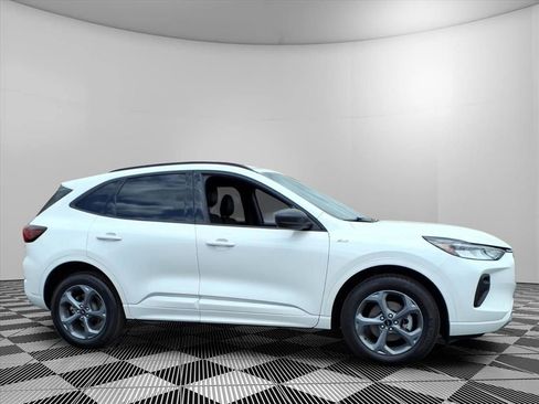 Used 2023 Ford Escape ST-Line w/ Tech Pack #1 AWD/4WD image 4