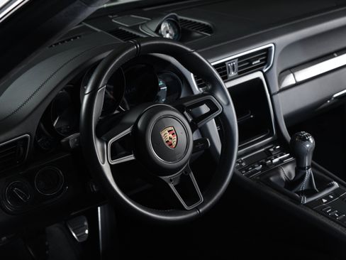 Used 2016 Porsche 911 R RWD image 4