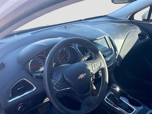 Used 2019 Chevrolet Cruze LS w/ LS Convenience Package image 9