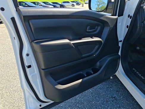 Used 2017 Nissan Titan S AWD/4WD image 11
