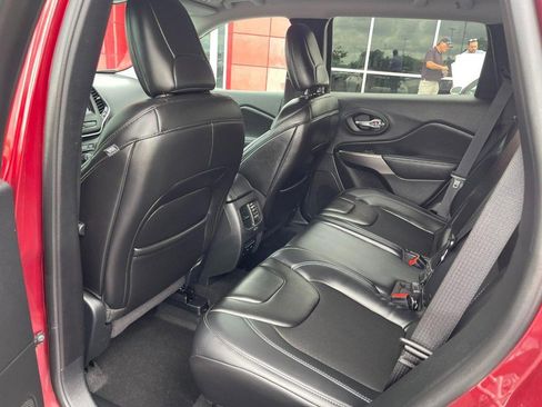 Used 2019 Jeep Cherokee Latitude Plus w/ Safety Group image 21