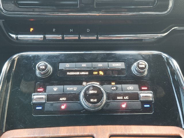 Used 2019 Lincoln Navigator L Select RWD image 17