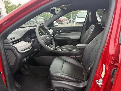 Used 2023 Jeep Compass Latitude AWD/4WD image 11