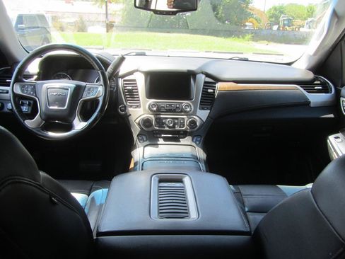 Used 2019 GMC Yukon Denali Ultimate w/ Denali Ultimate Package AWD/4WD image 13