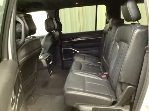 Used 2023 Jeep Wagoneer L Series II AWD/4WD image 25
