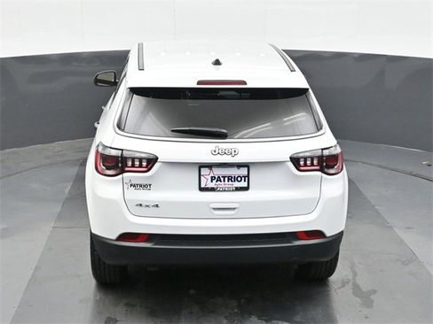 Used 2025 Jeep Compass Sport image 28