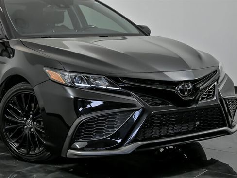 Used 2022 Toyota Camry SE FWD image 2