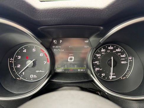 Used 2018 Alfa Romeo Stelvio AWD image 21