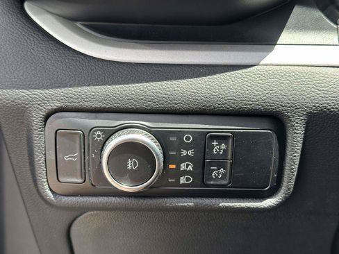 Used 2023 Ford Explorer XLT w/ Equipment Group 202A AWD/4WD image 31