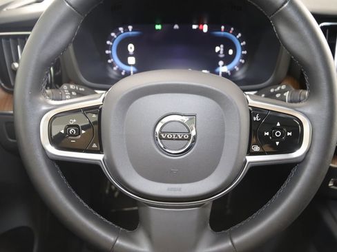 Used 2023 Volvo XC60 B5 Plus image 36