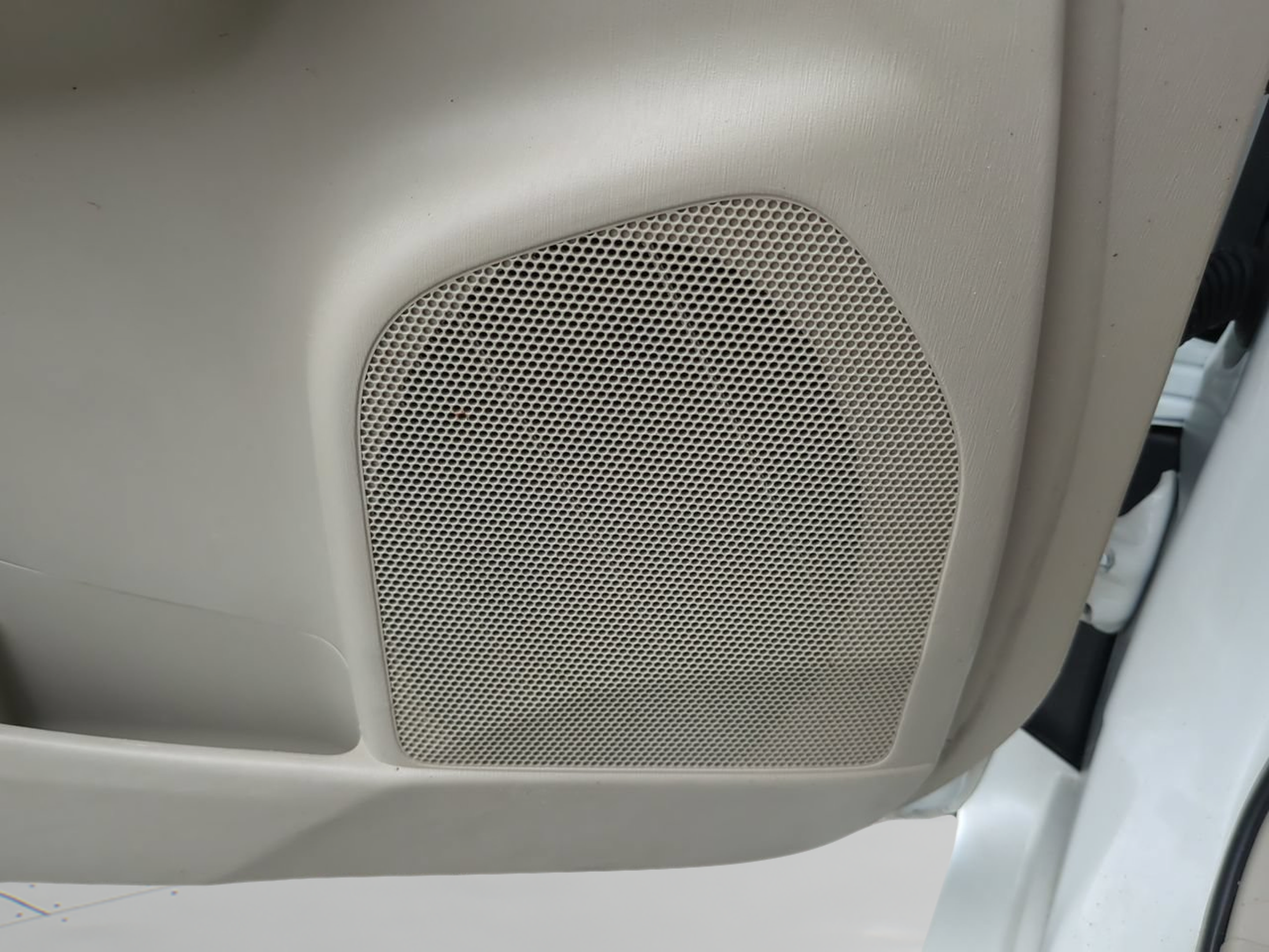 Used 2014 Toyota Prius V Five FWD image 23