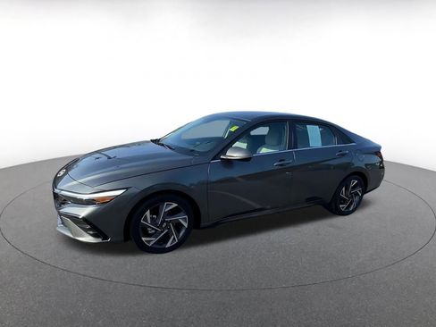 Used 2025 Hyundai Elantra Limited image 8