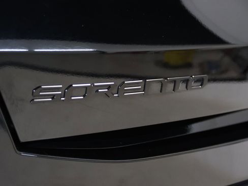 Used 2025 Kia Sorento SX AWD/4WD image 11