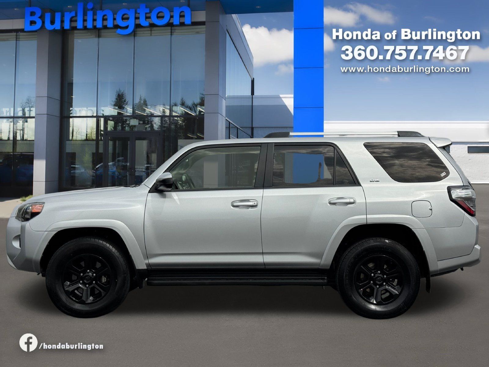 Used 2019 Toyota 4Runner SR5 AWD/4WD image 3