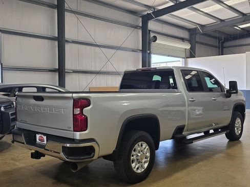 Used 2022 Chevrolet Silverado 2500 LT w/ Convenience Package AWD/4WD image 4