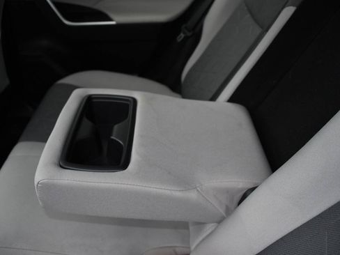 Used 2021 Toyota RAV4 XLE w/ Convenience Package AWD/4WD image 18
