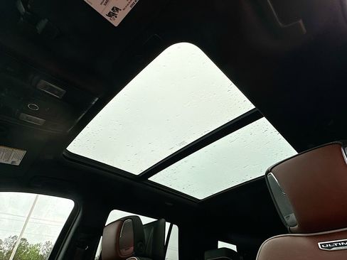 Used 2024 GMC Yukon Denali Ultimate AWD/4WD image 11