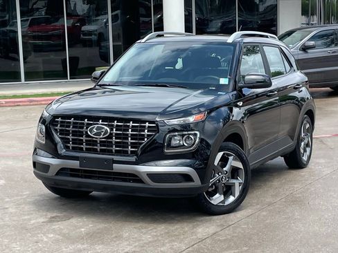 Used 2025 Hyundai Venue SEL FWD image 9