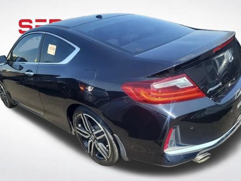 Used 2017 Honda Accord Touring image 3