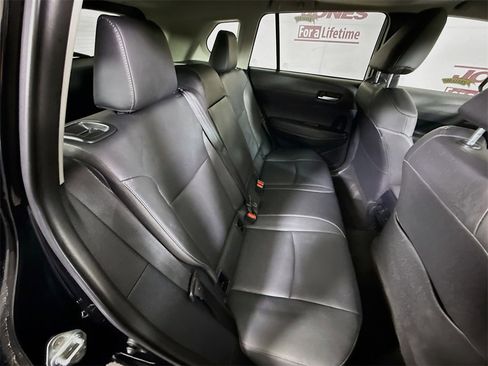 Certified 2022 Toyota Corolla Cross XLE image 31