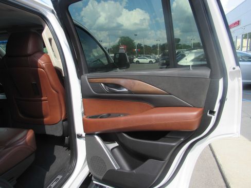 Used 2019 Cadillac Escalade Premium Luxury AWD/4WD image 12