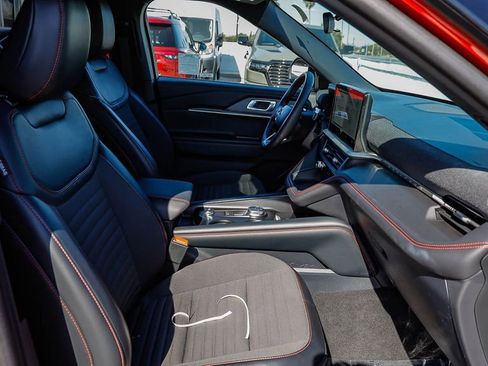 Used 2025 Ford Explorer ST-Line w/ ST-Line Street Pack image 20