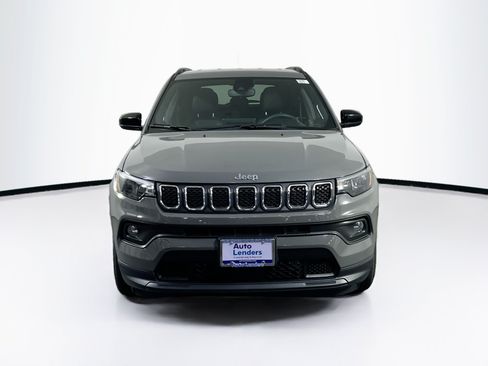 Used 2023 Jeep Compass Latitude AWD/4WD image 2