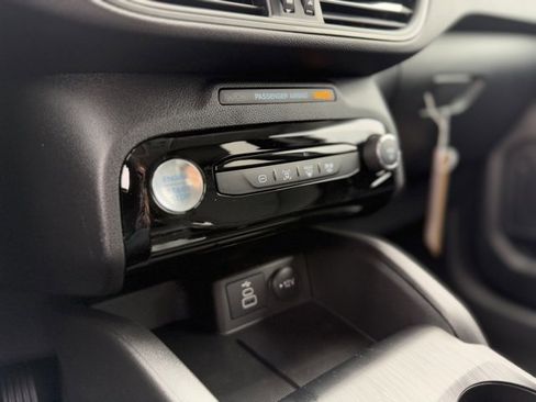 New 2025 Ford Escape SE image 18