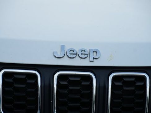 Used 2024 Jeep Compass Latitude AWD/4WD image 4