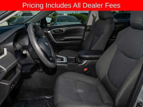 Used 2022 Toyota RAV4 LE FWD image 9