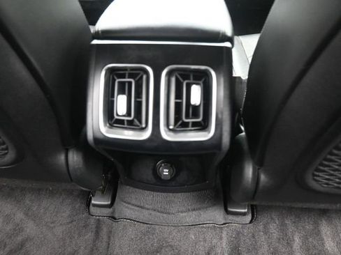 Used 2024 Kia Sorento S image 24