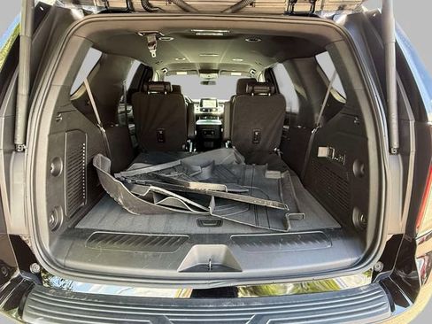 Used 2023 Chevrolet Tahoe LT w/ Luxury Package AWD/4WD image 19