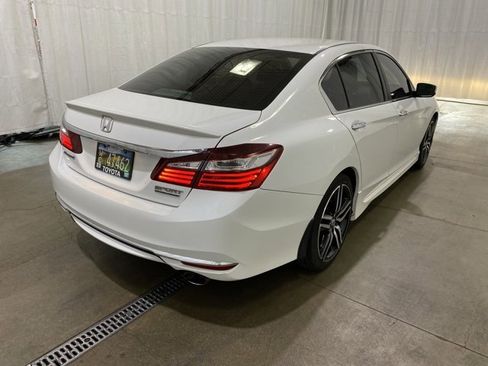 Used 2017 Honda Accord Sport Special Edition image 4