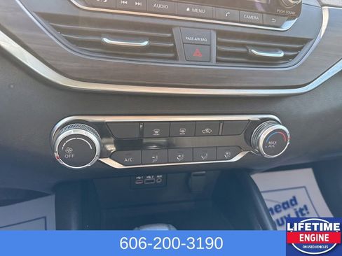 Used 2024 Nissan Altima 2.5 SV FWD image 17
