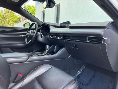 Used 2019 MAZDA MAZDA3 Hatchback w/ Premium Package image 18